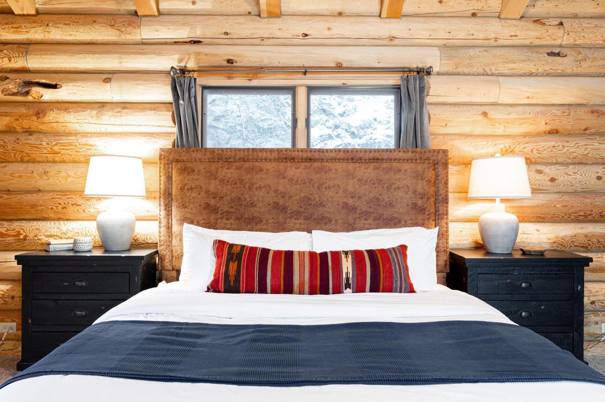 Iconic Log Cabin Escape - Idaho Springs - Hot Tub Exterior photo