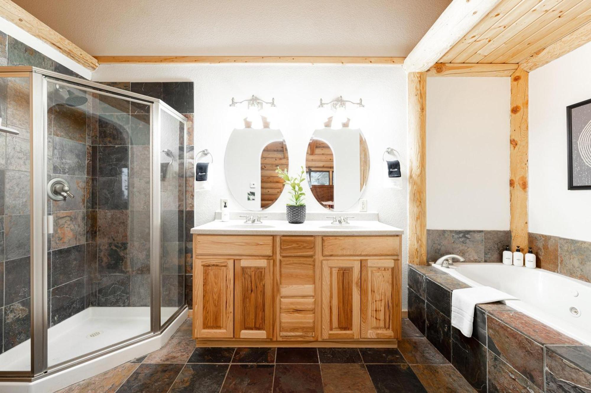 Iconic Log Cabin Escape - Idaho Springs - Hot Tub Exterior photo