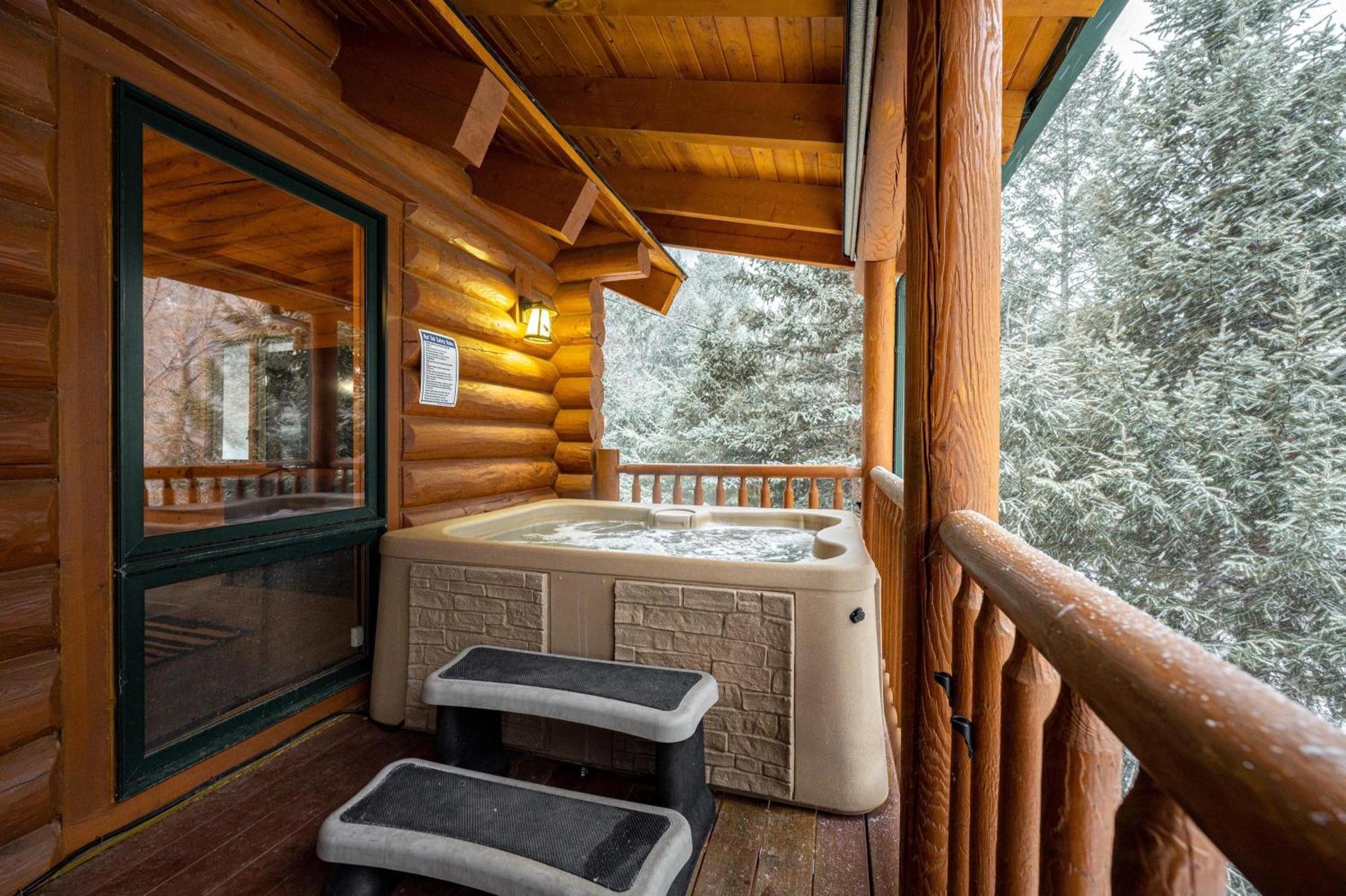 Iconic Log Cabin Escape - Idaho Springs - Hot Tub Exterior photo